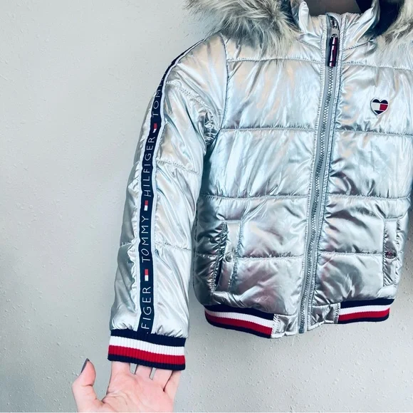 Tommy Hilfiger Kids Unisex Silver Fur Hood Puffer Jacket/Sz:6